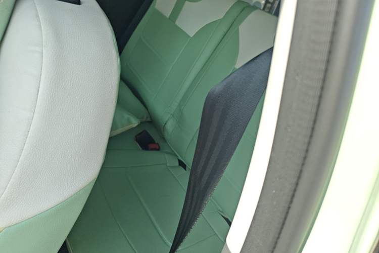 Used CHANGAN NEVO Lumin 2022 155 km – Refreshingly Sweet Edition Left Rear Seat