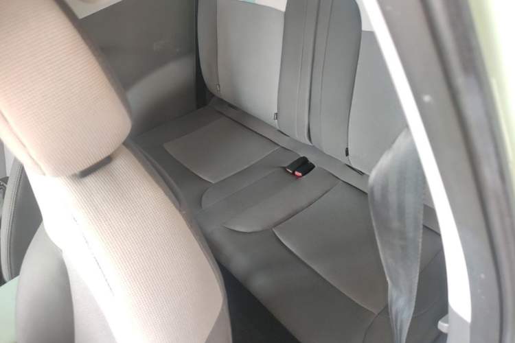 Used CHANGAN NEVO Lumin 2022 155 km – Refreshingly Sweet Edition Left Rear Seat