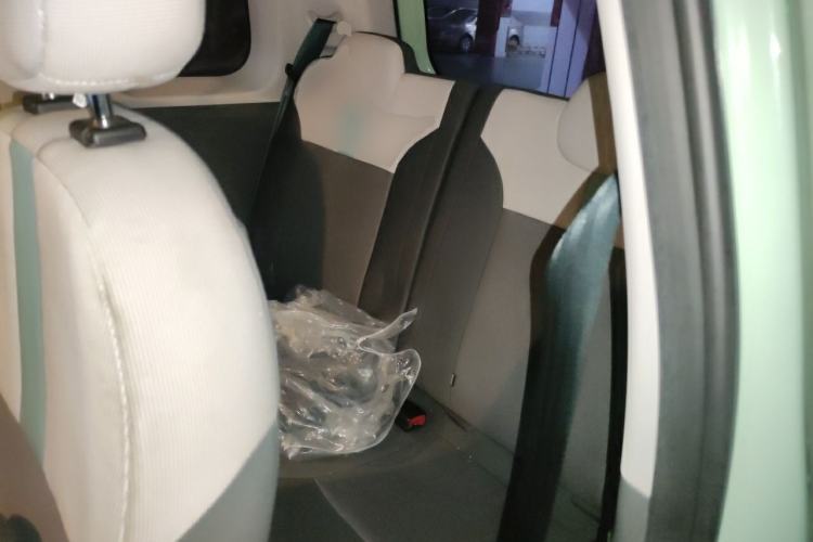 Used CHANGAN NEVO Lumin 2022 155 km – Refreshingly Sweet Edition Left Rear Seat