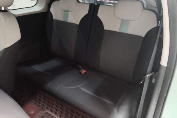 Used CHANGAN NEVO Lumin 2022 155 km – Refreshingly Sweet Edition Left Rear Seat