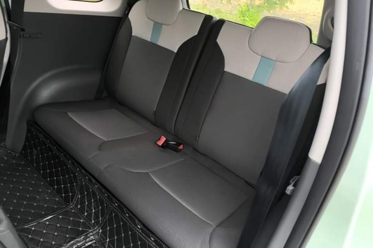 Used CHANGAN NEVO Lumin 2022 155 km – Refreshingly Sweet Edition Left Rear Seat