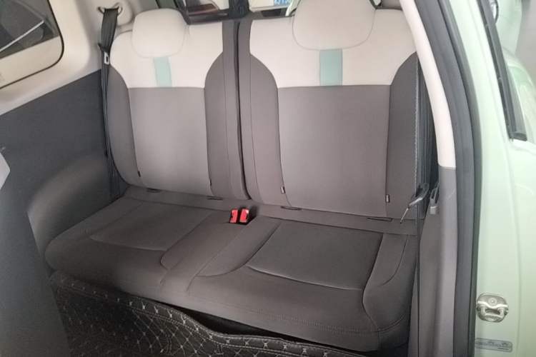 Used CHANGAN NEVO Lumin 2022 155 km – Refreshingly Sweet Edition Left Rear Seat