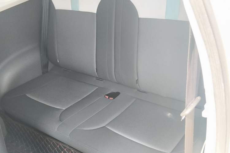 Used CHANGAN NEVO Lumin 2022 155 km – Refreshingly Sweet Edition Left Rear Seat