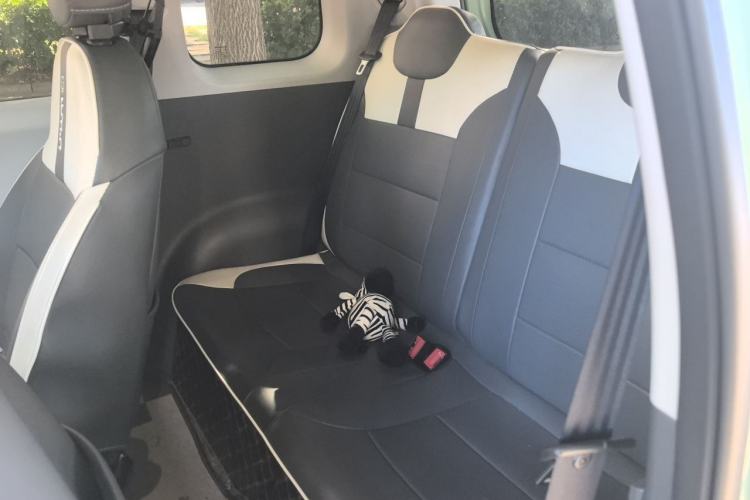 Used CHANGAN NEVO Lumin 2022 155 km – Refreshingly Sweet Edition Left Rear Seat