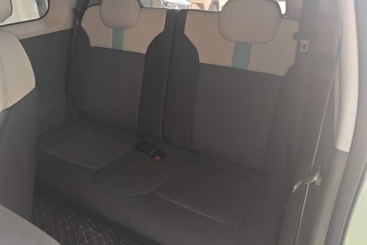 Used CHANGAN NEVO Lumin 2022 155 km – Refreshingly Sweet Edition Left Rear Seat