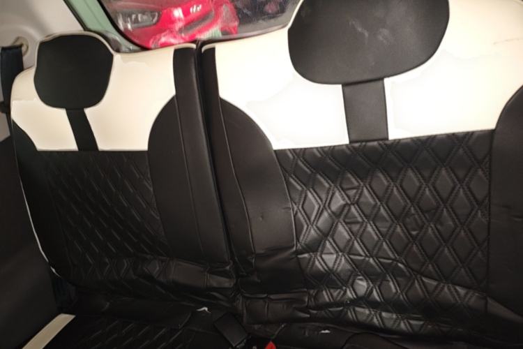 Used CHANGAN NEVO Lumin 2022 155 km – Refreshingly Sweet Edition Left Rear Seat
