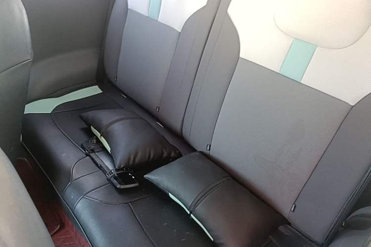 Used CHANGAN NEVO Lumin 2022 155 km – Refreshingly Sweet Edition Left Rear Seat