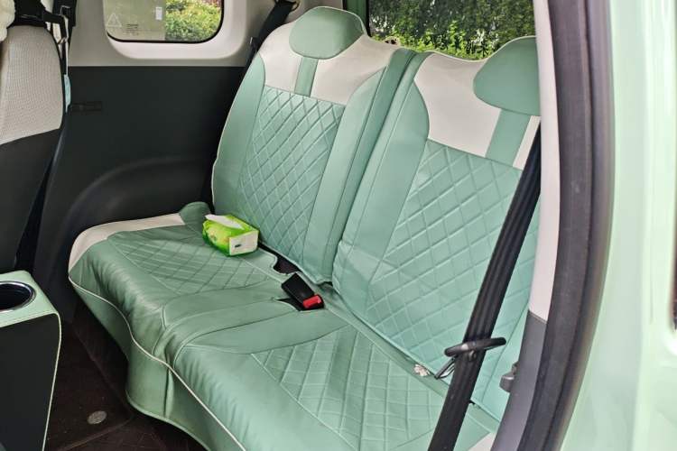 Used CHANGAN NEVO Lumin 2022 155 km – Refreshingly Sweet Edition Left Rear Seat