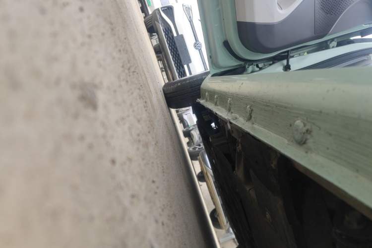 Used CHANGAN NEVO Lumin 2022 155 km – Refreshingly Sweet Edition Left Side Sill