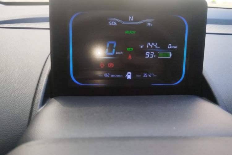 Used CHANGAN NEVO Lumin 2022 155 km – Refreshingly Sweet Edition Odometer Close Up