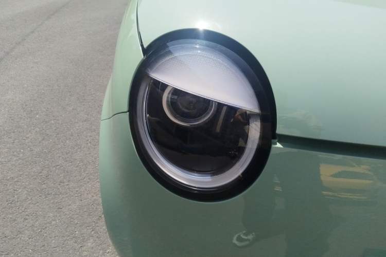 Used CHANGAN NEVO Lumin 2022 155 km – Refreshingly Sweet Edition Right Front Headlight