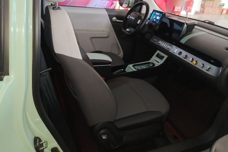 Used CHANGAN NEVO Lumin 2022 155 km – Refreshingly Sweet Edition Right Front Seat