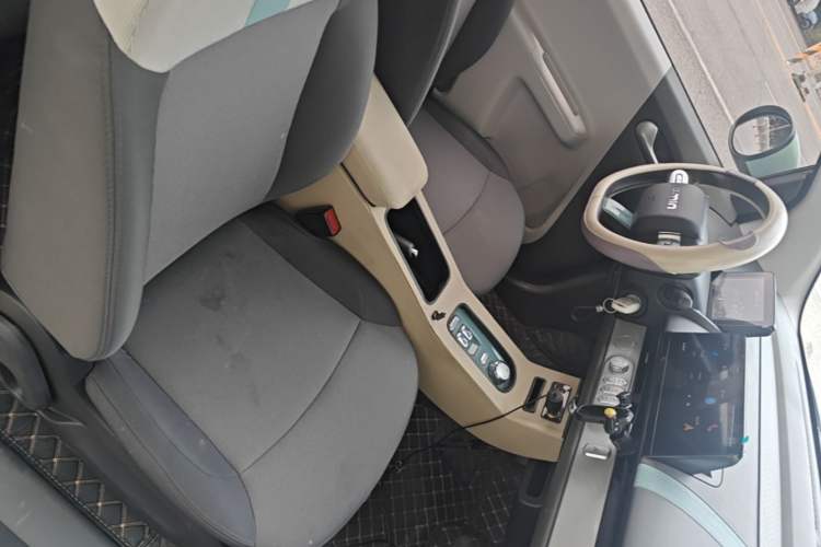 Used CHANGAN NEVO Lumin 2022 155 km – Refreshingly Sweet Edition Right Front Seat