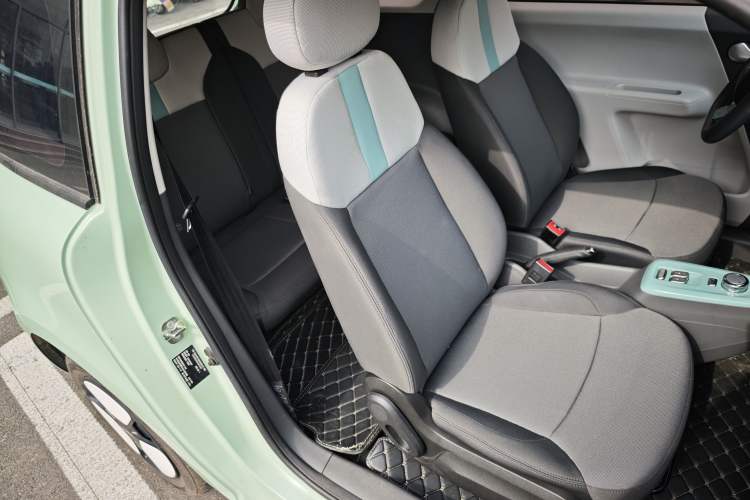 Used CHANGAN NEVO Lumin 2022 155 km – Refreshingly Sweet Edition Right Front Seat