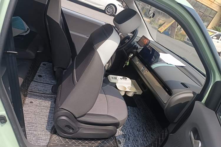 Used CHANGAN NEVO Lumin 2022 155 km – Refreshingly Sweet Edition Right Front Seat