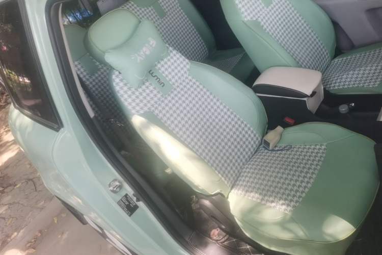 Used CHANGAN NEVO Lumin 2022 155 km – Refreshingly Sweet Edition Right Front Seat