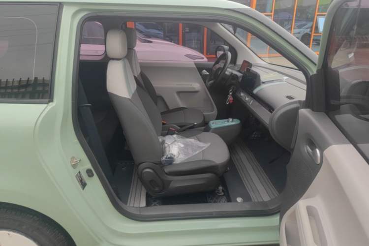 Used CHANGAN NEVO Lumin 2022 155 km – Refreshingly Sweet Edition Right Front Seat