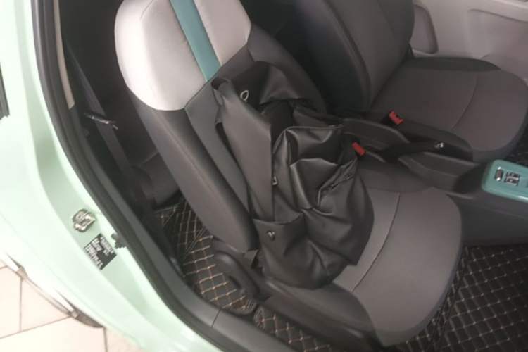 Used CHANGAN NEVO Lumin 2022 155 km – Refreshingly Sweet Edition Right Front Seat