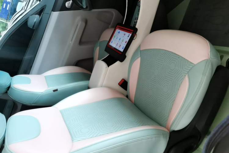 Used CHANGAN NEVO Lumin 2022 155 km – Refreshingly Sweet Edition Right Front Seat