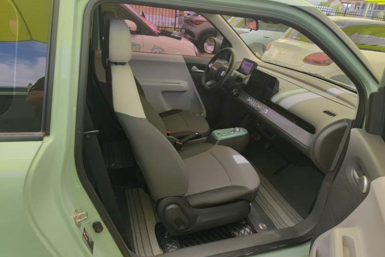 Used CHANGAN NEVO Lumin 2022 155 km – Refreshingly Sweet Edition Right Front Seat