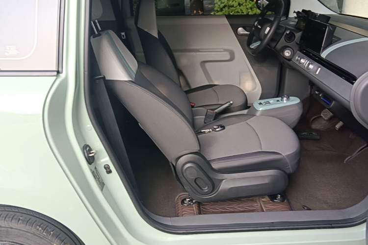 Used CHANGAN NEVO Lumin 2022 155 km – Refreshingly Sweet Edition Right Front Seat