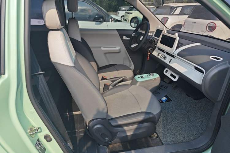 Used CHANGAN NEVO Lumin 2022 155 km – Refreshingly Sweet Edition Right Front Seat