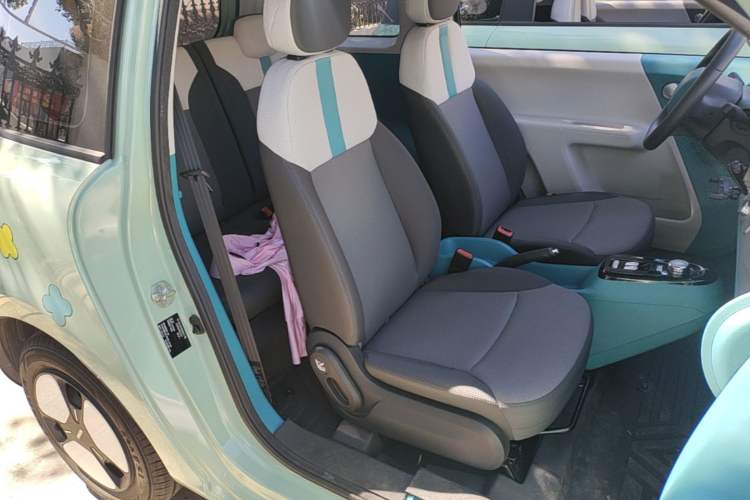 Used CHANGAN NEVO Lumin 2022 155 km – Refreshingly Sweet Edition Right Front Seat