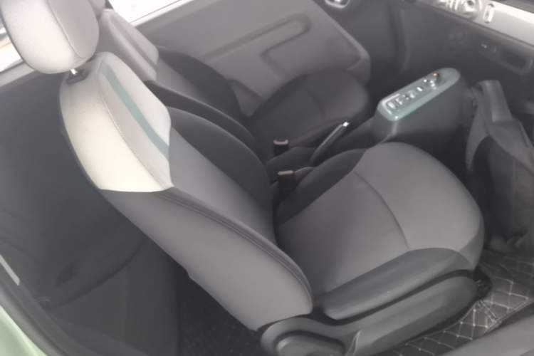 Used CHANGAN NEVO Lumin 2022 155 km – Refreshingly Sweet Edition Right Front Seat