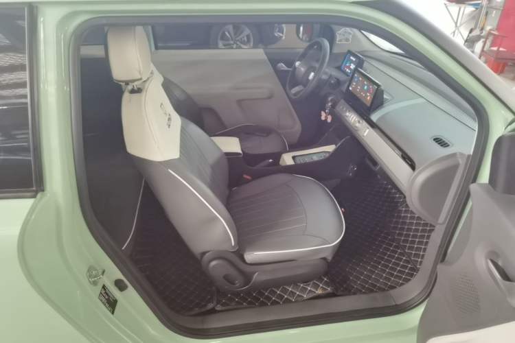 Used CHANGAN NEVO Lumin 2022 155 km – Refreshingly Sweet Edition Right Front Seat