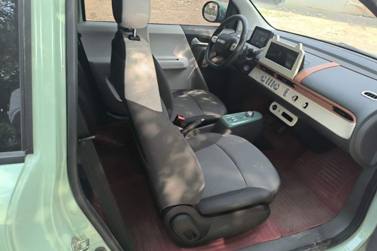 Used CHANGAN NEVO Lumin 2022 155 km – Refreshingly Sweet Edition Right Front Seat