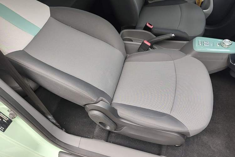 Used CHANGAN NEVO Lumin 2022 155 km – Refreshingly Sweet Edition Right Front Seat