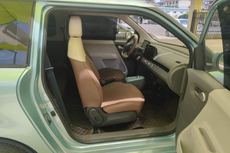 Used CHANGAN NEVO Lumin 2022 155 km – Refreshingly Sweet Edition Right Front Seat