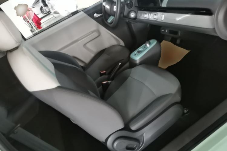 Used CHANGAN NEVO Lumin 2022 155 km – Refreshingly Sweet Edition Right Front Seat