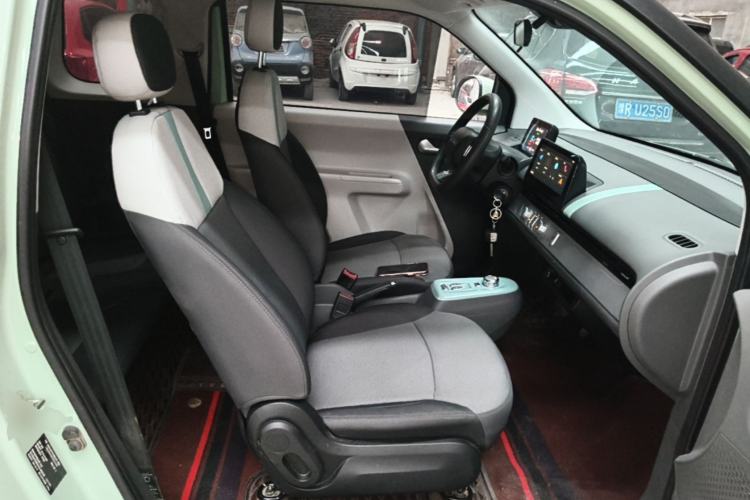 Used CHANGAN NEVO Lumin 2022 155 km – Refreshingly Sweet Edition Right Front Seat