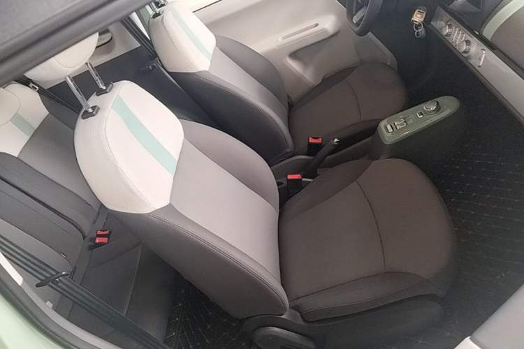 Used CHANGAN NEVO Lumin 2022 155 km – Refreshingly Sweet Edition Right Front Seat