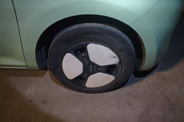 Used CHANGAN NEVO Lumin 2022 155 km – Refreshingly Sweet Edition Right Front Wheel Hub