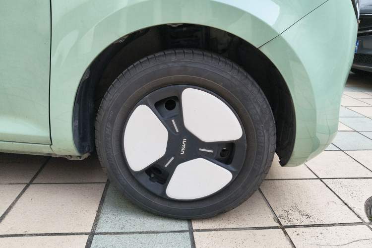 Used CHANGAN NEVO Lumin 2022 155 km – Refreshingly Sweet Edition Right Front Wheel Hub