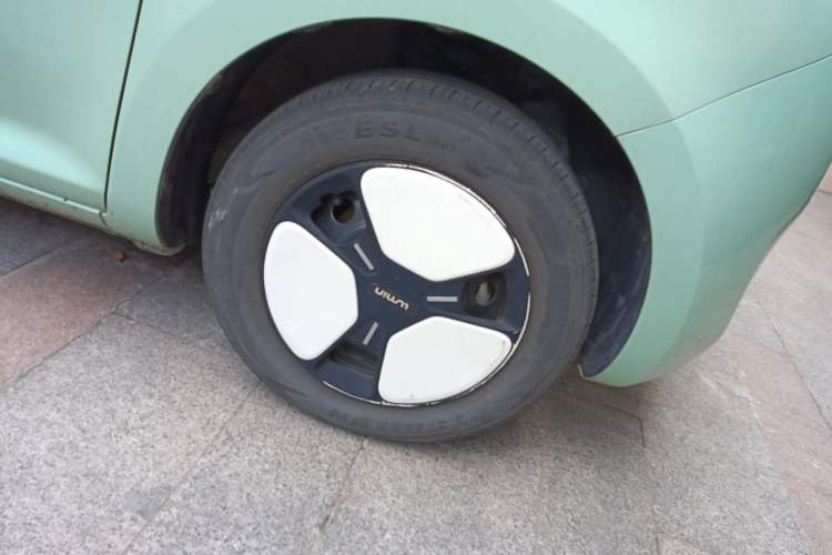 Used CHANGAN NEVO Lumin 2022 155 km – Refreshingly Sweet Edition Right Front Wheel Hub