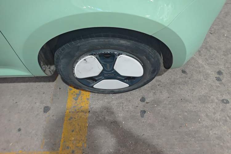 Used CHANGAN NEVO Lumin 2022 155 km – Refreshingly Sweet Edition Right Front Wheel Hub