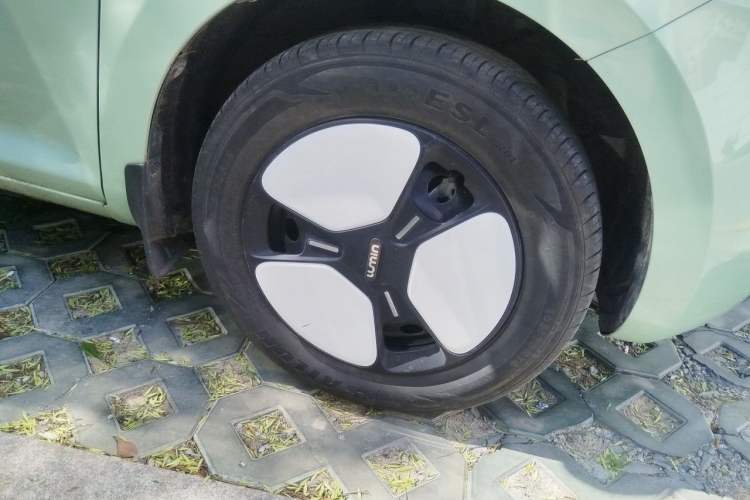 Used CHANGAN NEVO Lumin 2022 155 km – Refreshingly Sweet Edition Right Front Wheel Hub