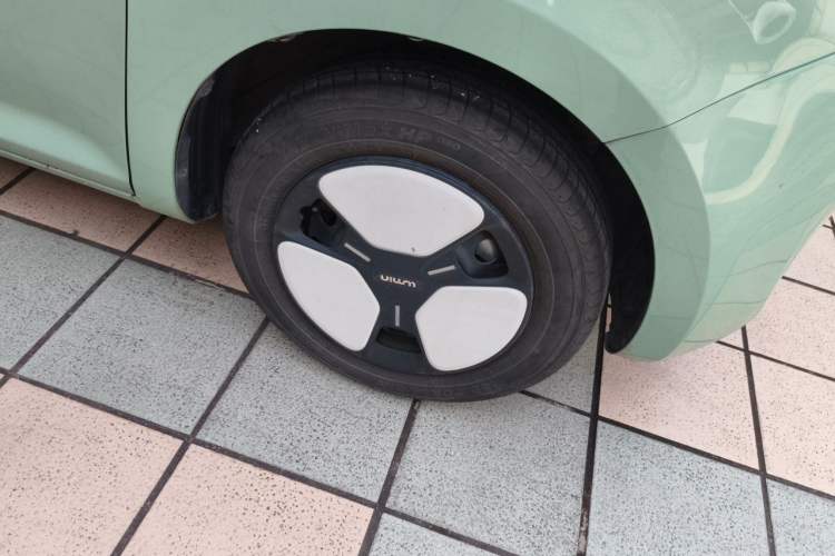 Used CHANGAN NEVO Lumin 2022 155 km – Refreshingly Sweet Edition Right Front Wheel Hub