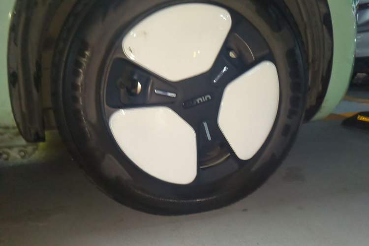 Used CHANGAN NEVO Lumin 2022 210km Sweet Edition Right Front Wheel Hub
