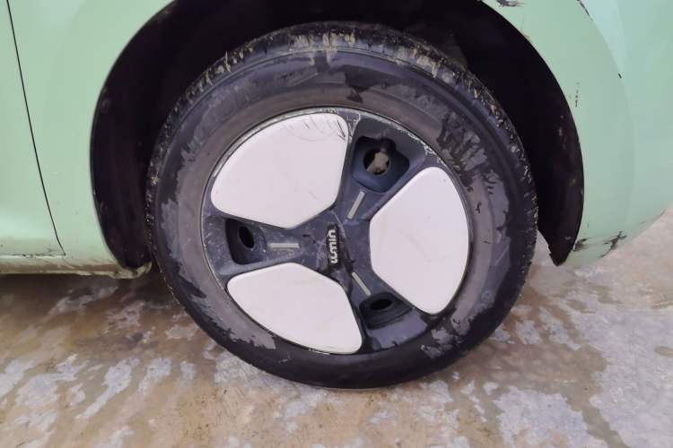Used CHANGAN NEVO Lumin 2022 155 km – Refreshingly Sweet Edition Right Front Wheel Hub