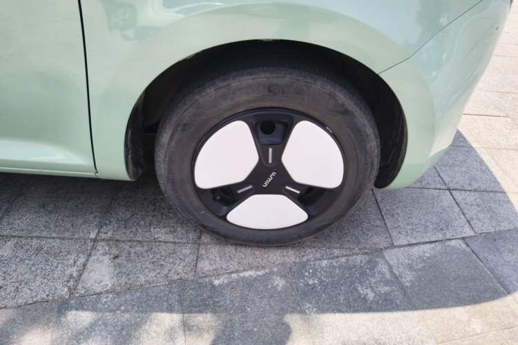 Used CHANGAN NEVO Lumin 2022 155 km – Refreshingly Sweet Edition Right Front Wheel Hub