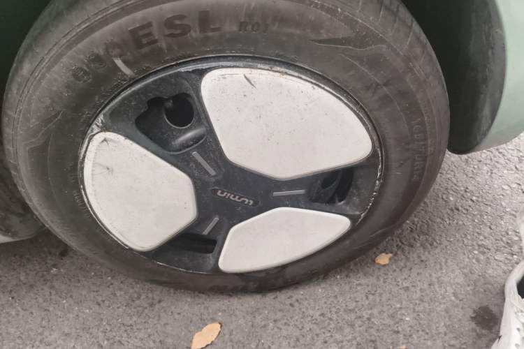 Used CHANGAN NEVO Lumin 2022 155 km – Refreshingly Sweet Edition Right Front Wheel Hub