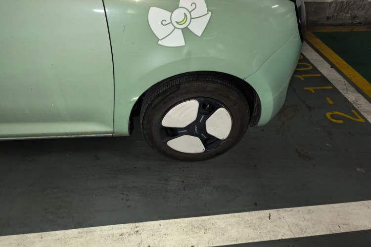 Used CHANGAN NEVO Lumin 2022 155 km – Refreshingly Sweet Edition Right Front Wheel Hub