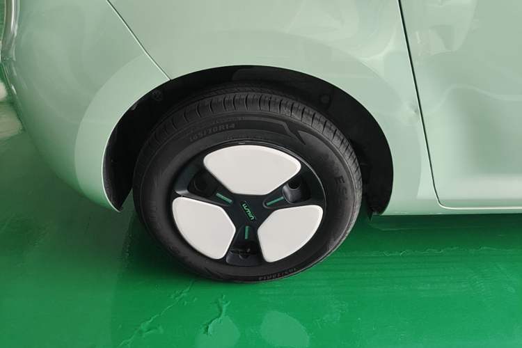 Used CHANGAN NEVO Lumin 2022 155 km – Refreshingly Sweet Edition Right Rear Wheel Hub