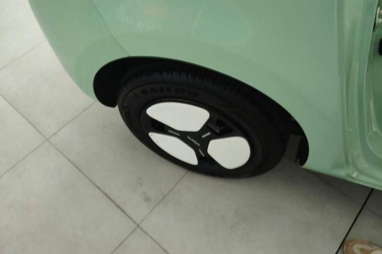 Used CHANGAN NEVO Lumin 2022 155 km – Refreshingly Sweet Edition Right Rear Wheel Hub