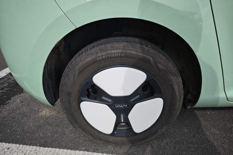Used CHANGAN NEVO Lumin 2022 155 km – Refreshingly Sweet Edition Right Rear Wheel Hub