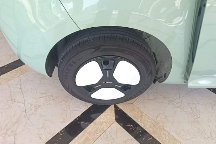 Used CHANGAN NEVO Lumin 2022 155 km – Refreshingly Sweet Edition Right Rear Wheel Hub